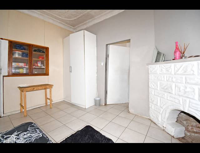 5.5 BEDROOM HOUSE FOR SALE IN HURST HILL